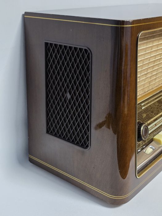 Rádio antigo reparado SABA