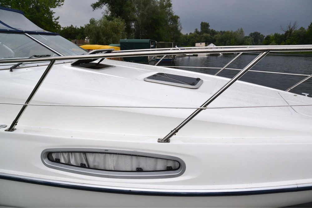 Яхта Sealine S28