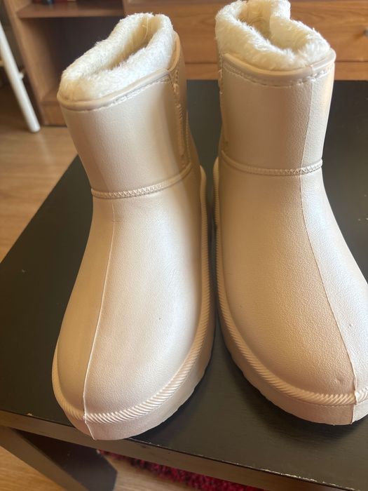 Botas completamente novas