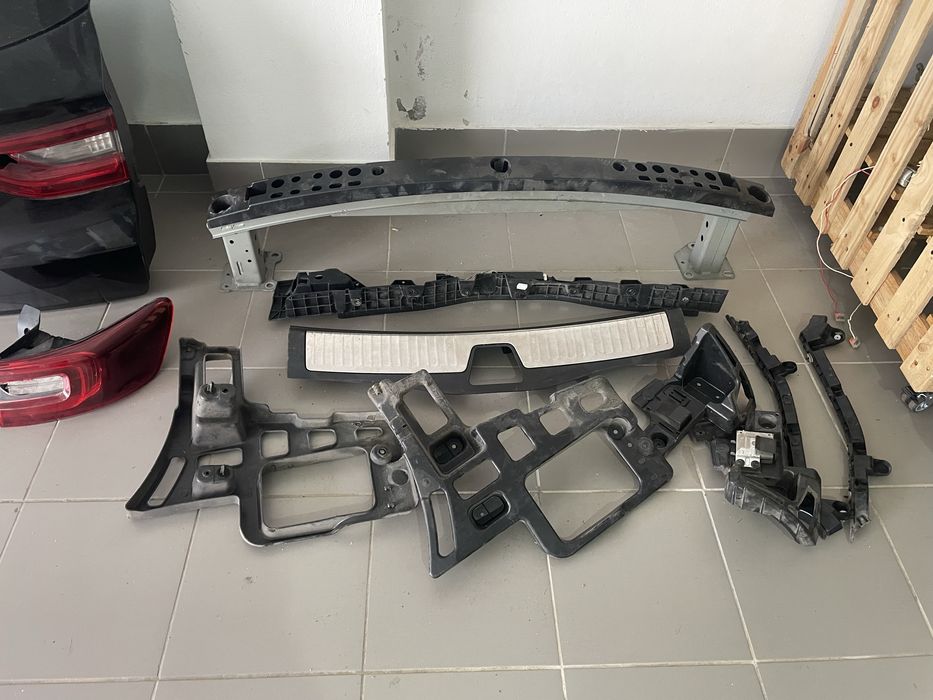 Mala e parachoques Renault Talisman