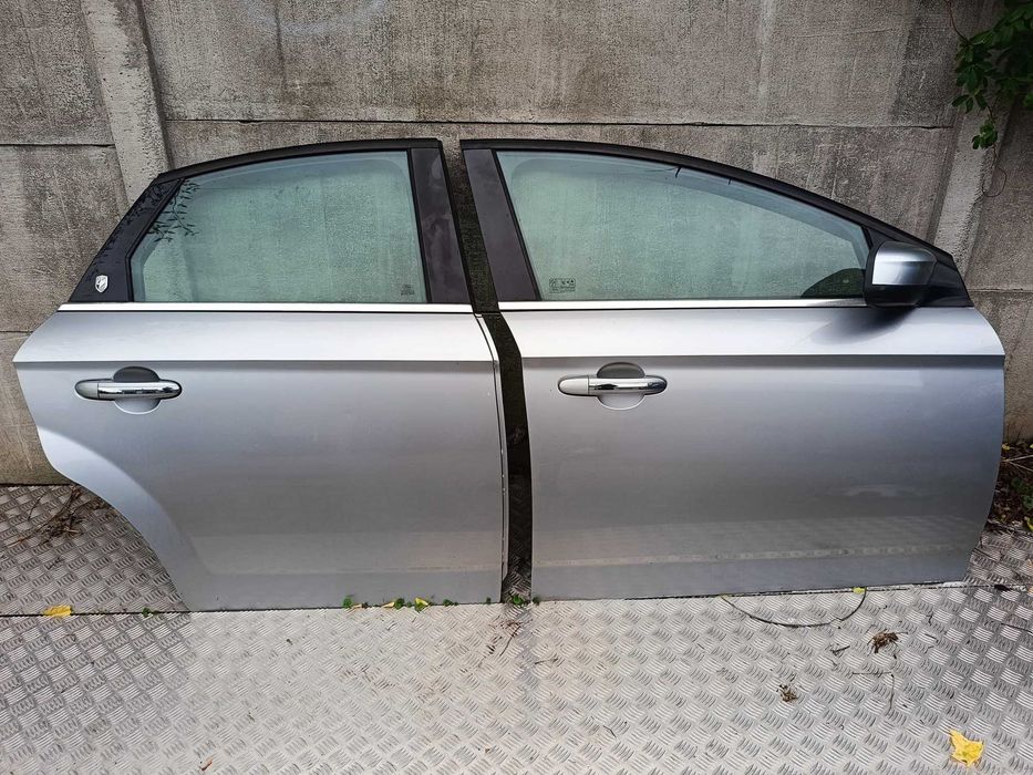 Drzwi Prawy Przód / Prawy Tył Ford Mondeo MK4 Hatchback / Kolor 76