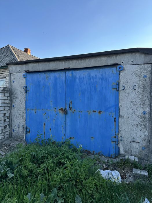 Продам пів будинку