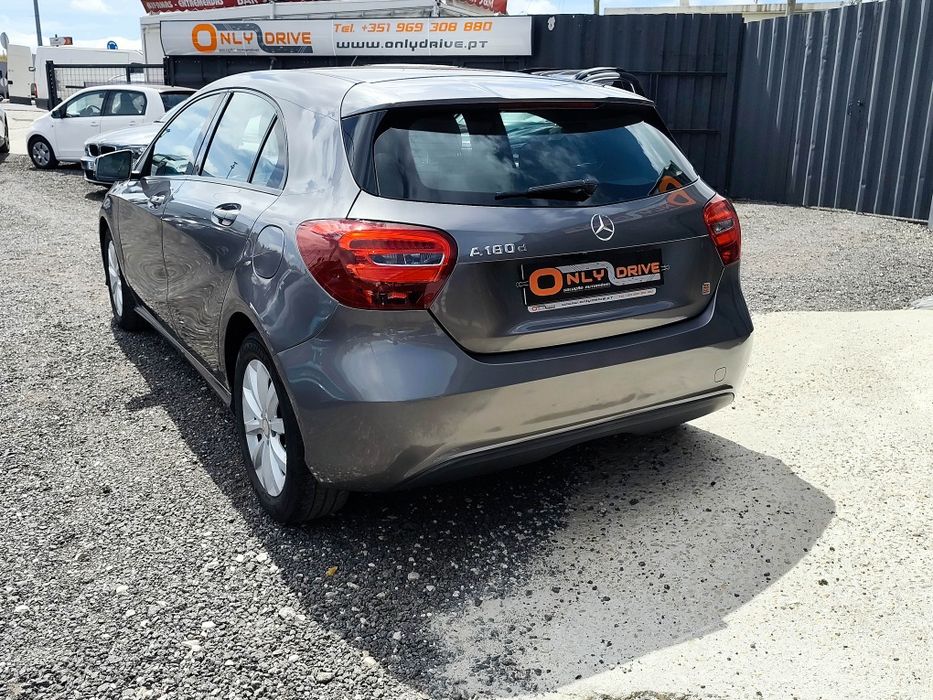 Mercedes A180, teto panorâmico, estofos em pele, 182000kms, Gasóleo, Excelente estado!! Desde 172€€