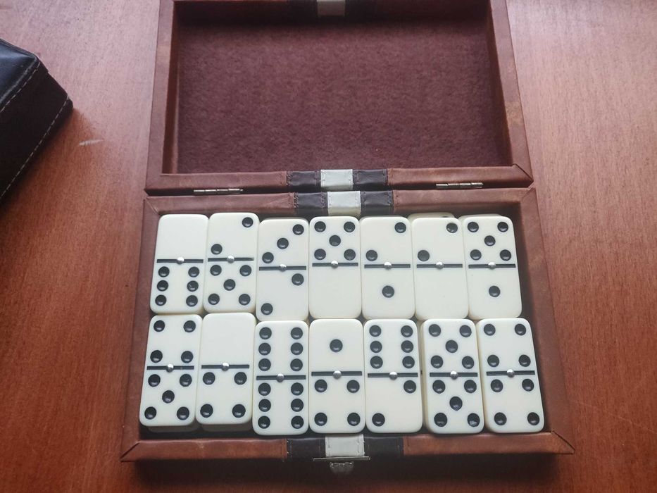 Conjunto domino com caixa