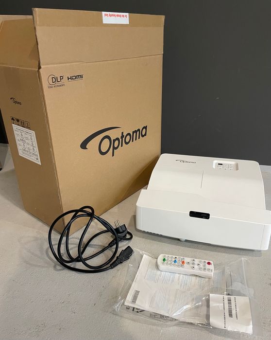 Projektor OPTOMA HD31UST – ultra-krótki rzut, rok 2023, mały przebieg