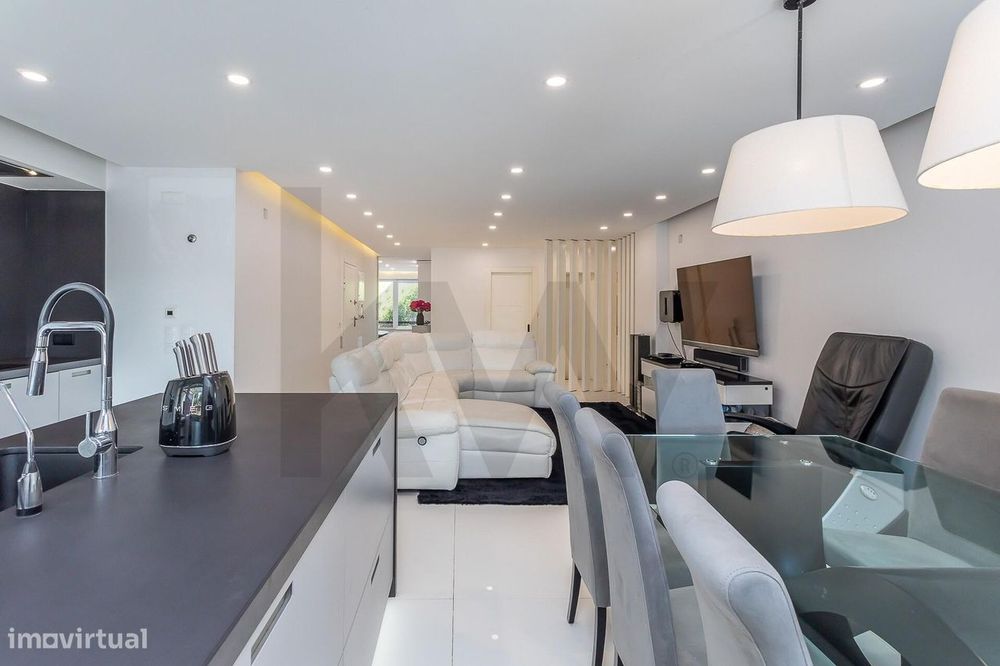 Apartamento T4 |  Parque dos Poetas l Terraço  com 50m2 e Box com  2 l