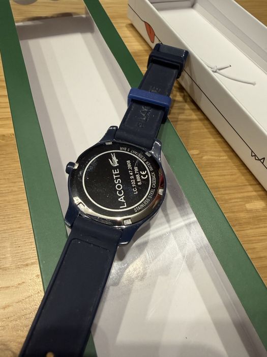 Zegarek dla dziecka Lacoste. Oryginalny