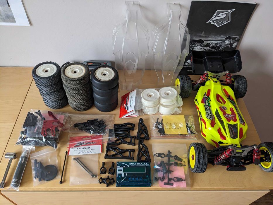 Zawodniczy buggy SWorkz S104 EK1 PRO KIT w skali 1:10. Prorevo.