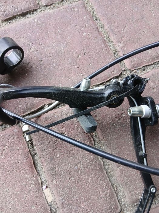 Hamulec rowerowy.  Klamka i dociski