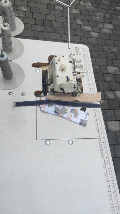 Maszyna krawiecka owerlok juki servo