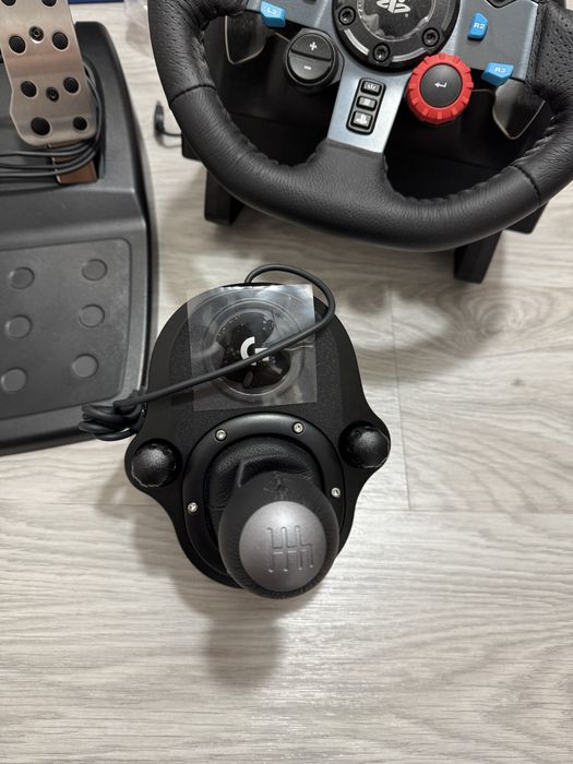 Игровой руль Logitech G29 и КПП для ПК и Playstation 4 5