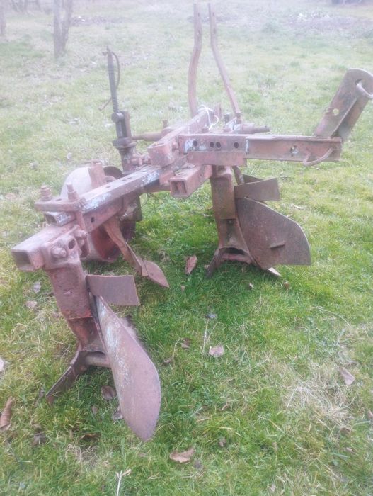 Плуг 2 корпусний