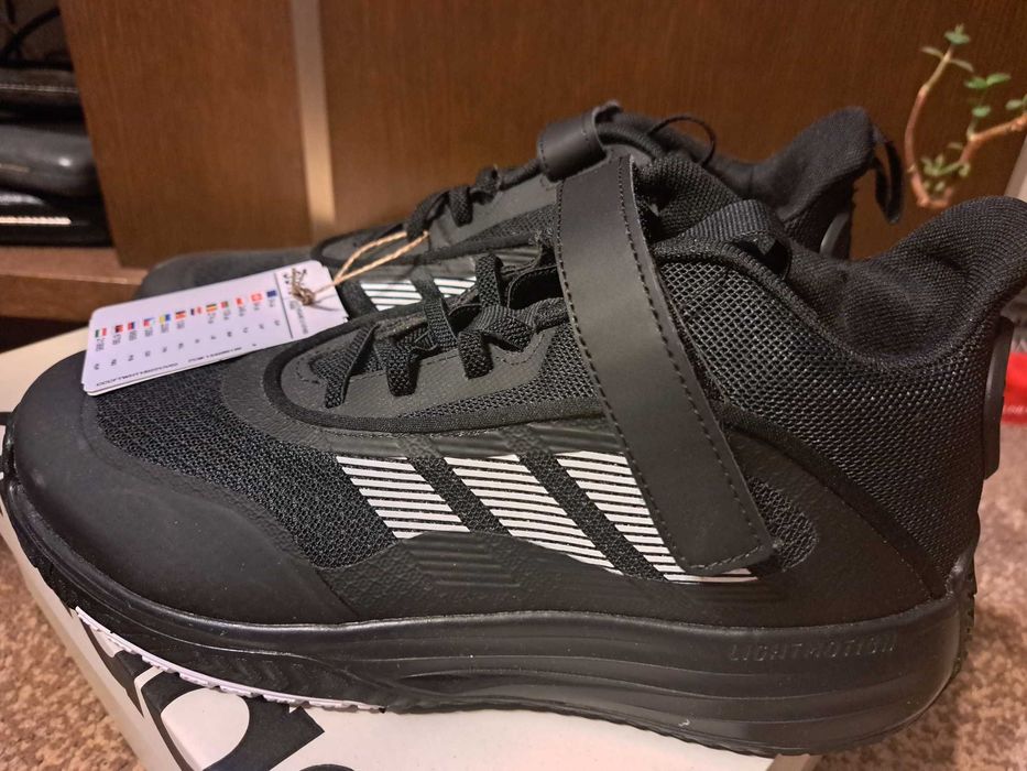 Sprzedam buty sportowe Adidas 39