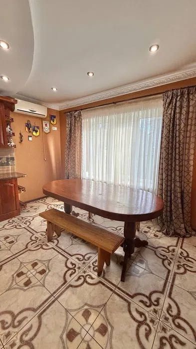 Оренда будинку 220 м2 з бомбосховищем