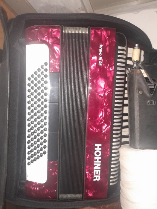 Accordion with case, brand new, €70064729401509506121