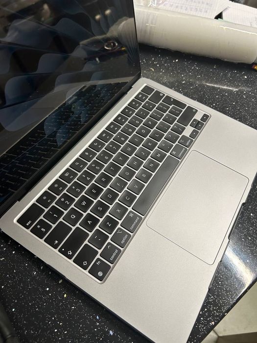 MacBooka Air 13 M2 24 GB