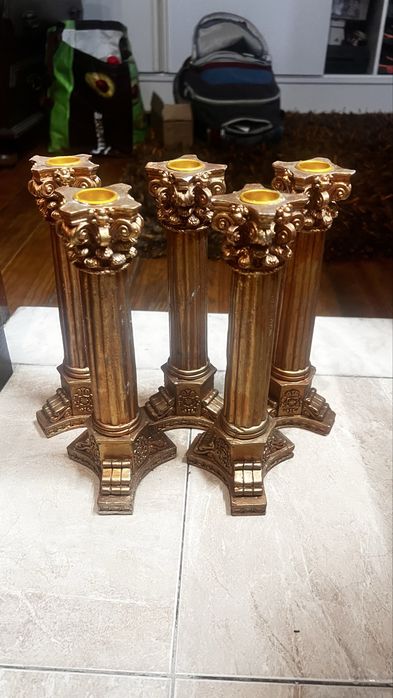 Conjunto de 5 Castiçais Estilo Coluna Coríntia Dourada