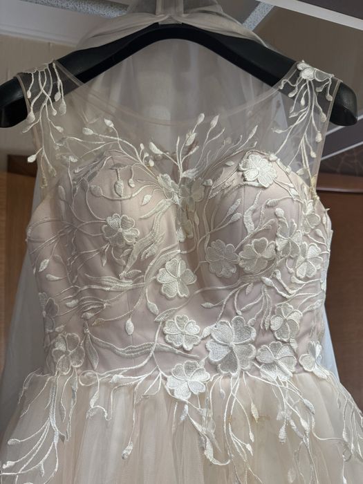 Весільна сукня рожева