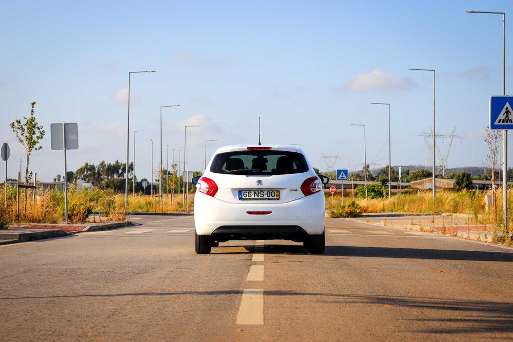 Peugeot 208  | 1.2 VTi |  2013 — photo 4