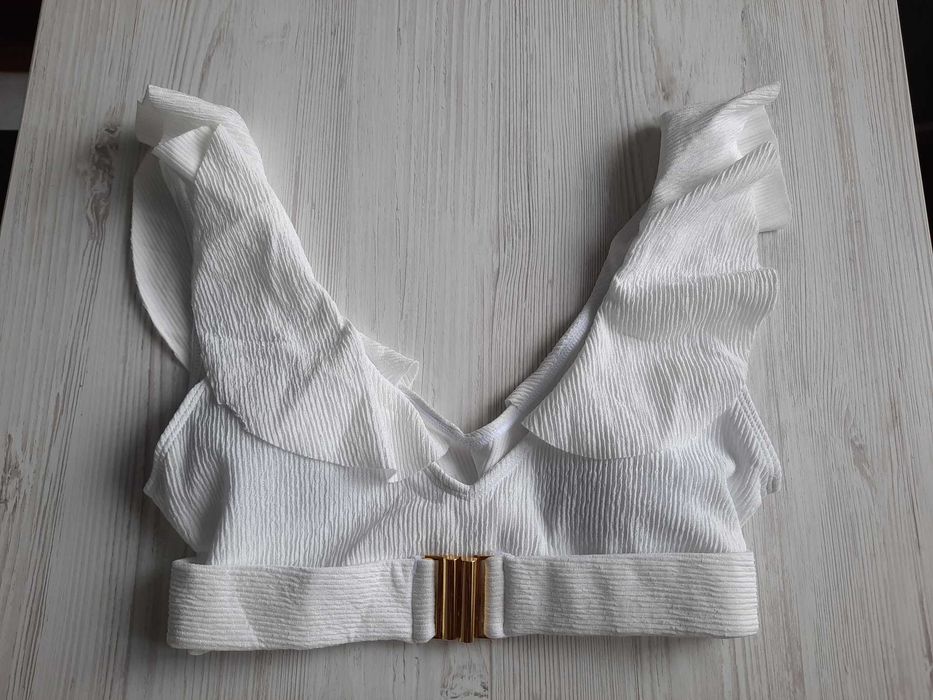 Белый купальник с топом рюшами в рубчик с воланами высокие трусики М