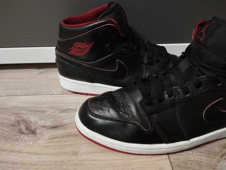 Jordan 1 Retro Mid Black Red White size 44,5
