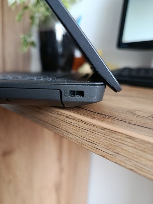 Ноутбук Lenovo V130-15IKB/i5-7200U/8Gb DDR4/256M2/15.6"/ліцензія Win10