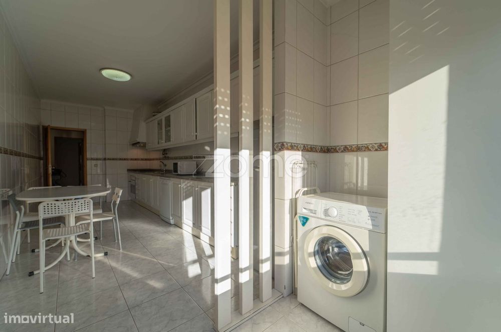 Apartamento T4 Com Garagem Fechada Em São Vitor - Braga