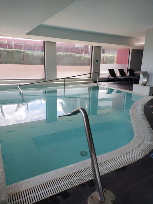 Tratamento e Manutenção de Piscinas e Jacuzzis.