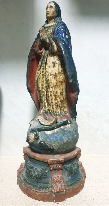Antiga escultura da Nossa Senhora da Conceição em barro policromado