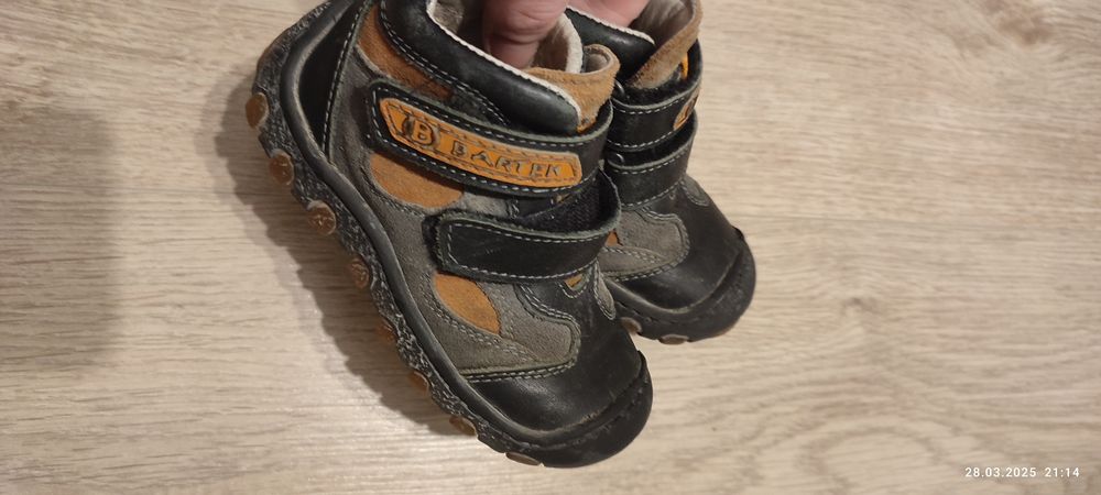 Кожаные демисезонные ботинки Bartek.