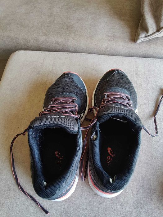 Sapatilhas Asics tam. 38 em muito bom estado