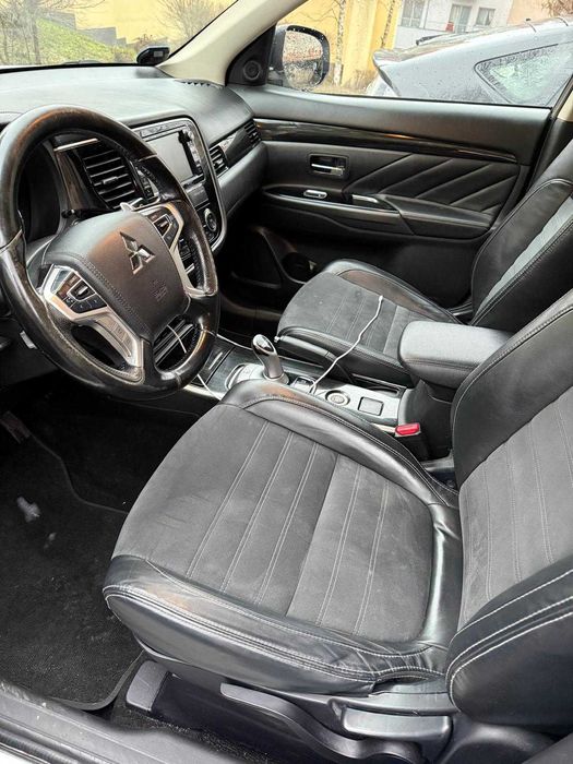 Mitsubishi Outlander PHEV • 2015 • Benzyna 2.0