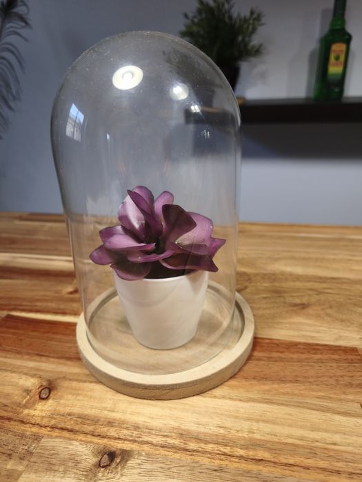 Planta artificial com campânula