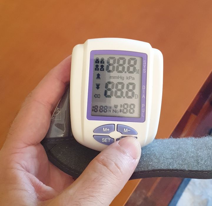 Medidor de Tensão/Tensiómetro Digital de Pulso BP-202 com Estojo