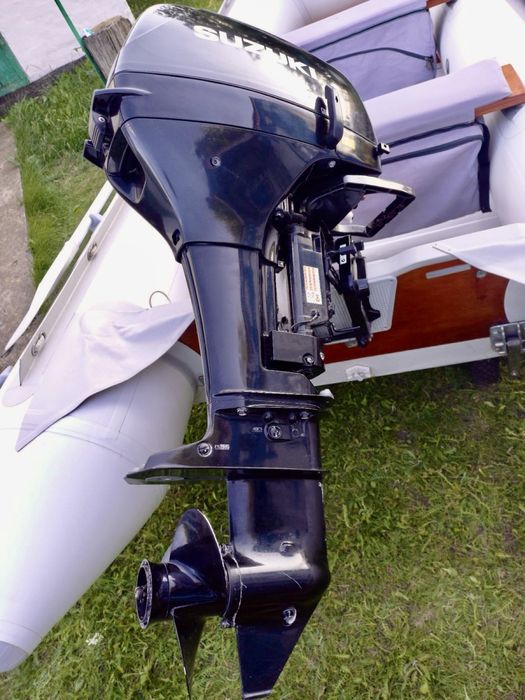 Надувний човен  Suzumar з мотром Suzuki 15 PS