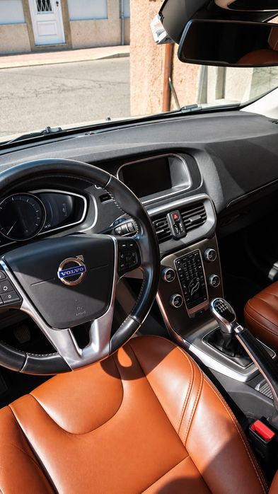 Volvo V40 D2 1.6 115cv | Pele | GPS | Câmara | City Safety