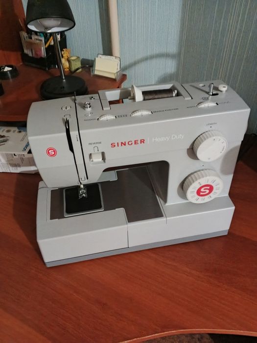 Singer heavy duty нова.