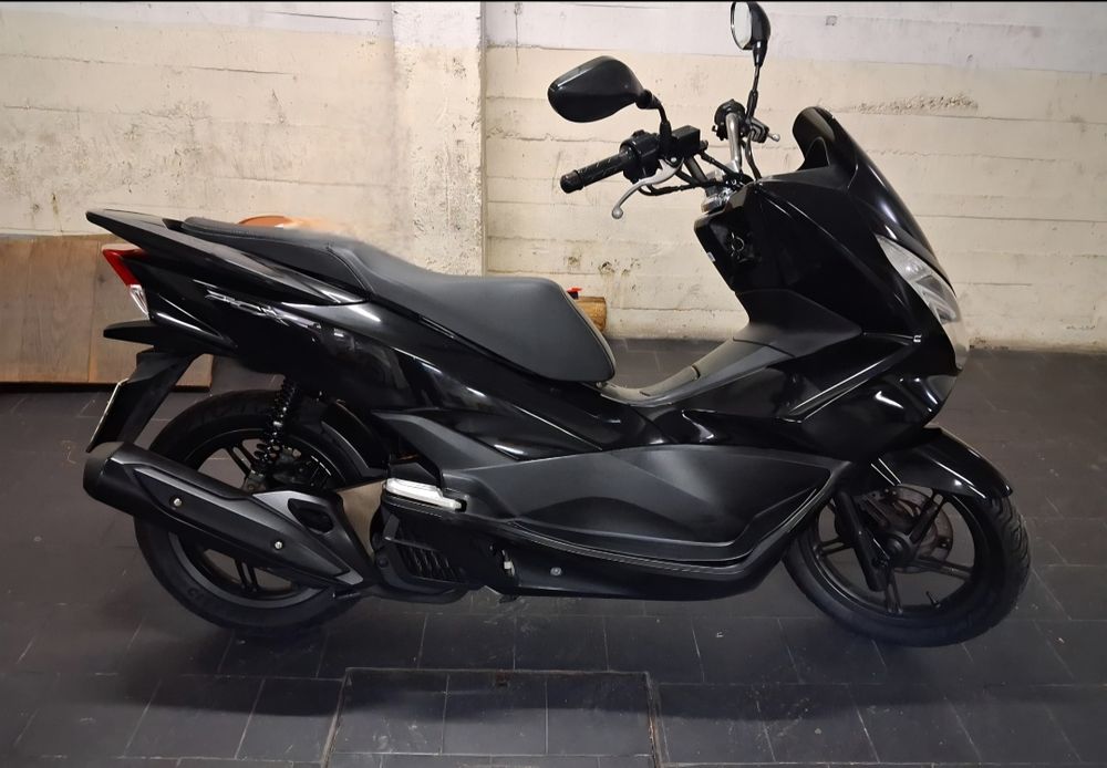 Honda PCX  de garagem