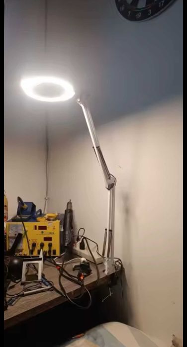 Настільна лампа-лупа з на струбцині,живлення від usb,павербанка.