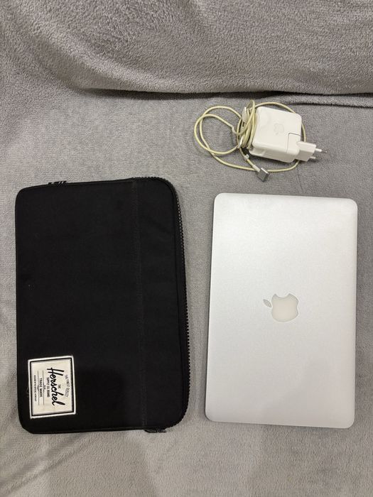 Macbook Air 11,6 rok 2015 dysk 128ssd 4gb ram. Idealny.