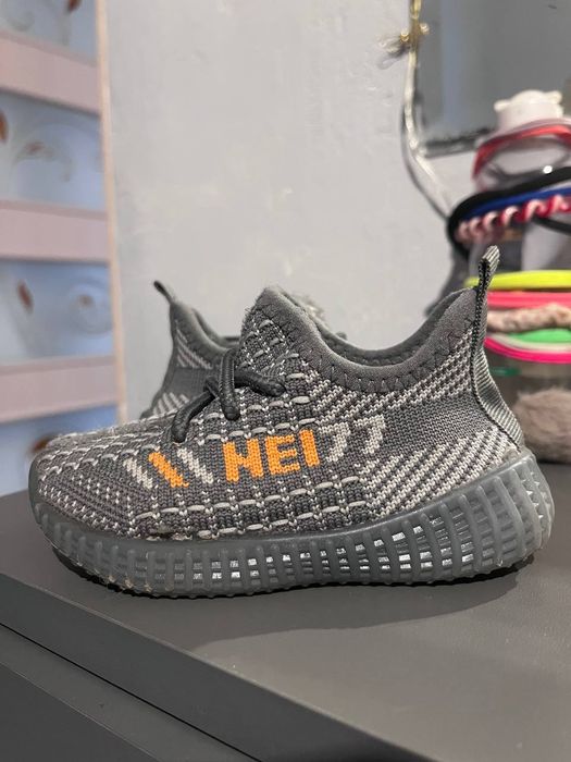 Легкие детские кроссовки