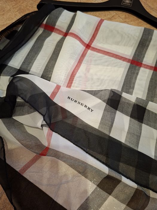 Burberry szalik logowany