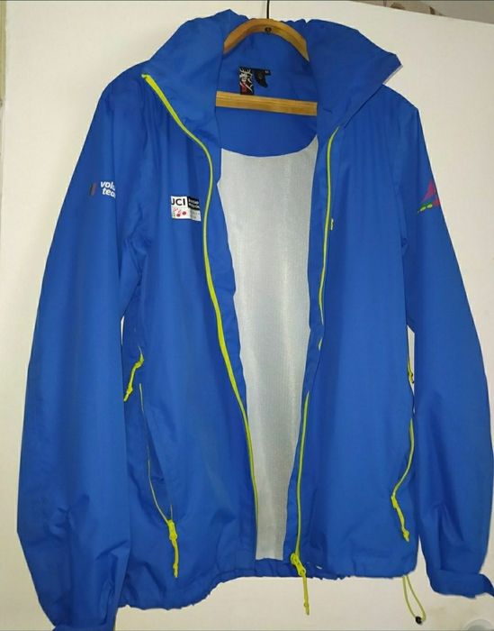 Стильна вітровка REDELK