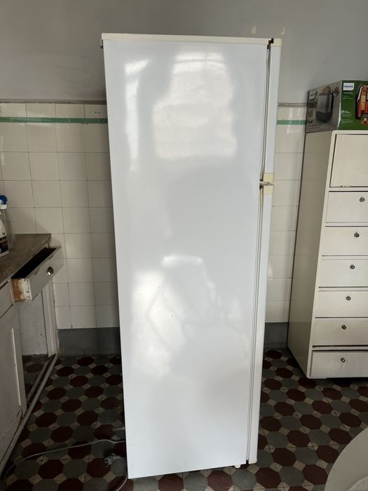 Frigorífico Whirlpool usado a funcionar bem
