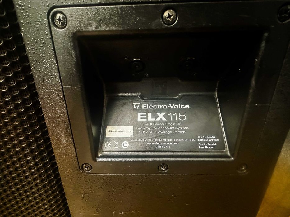 Coluna EV Electro Voice ELX115 - Passiva (1600 W ”Pico”)