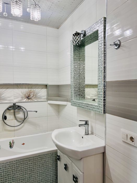 Продам двокімнатну квартиру, пр-т Миру, б. 21, м. Чернігів. Центр.