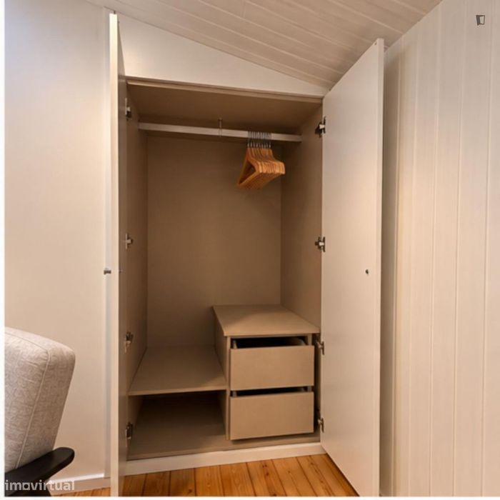 Quarto - localizado em Mafamude Porto