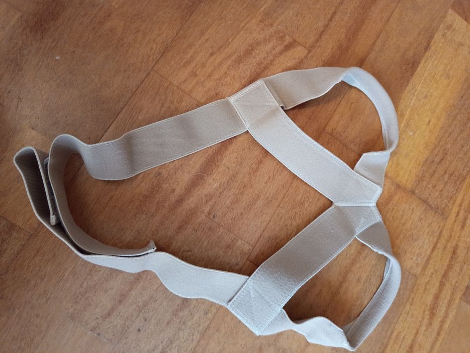 Pas barkowy prostujący