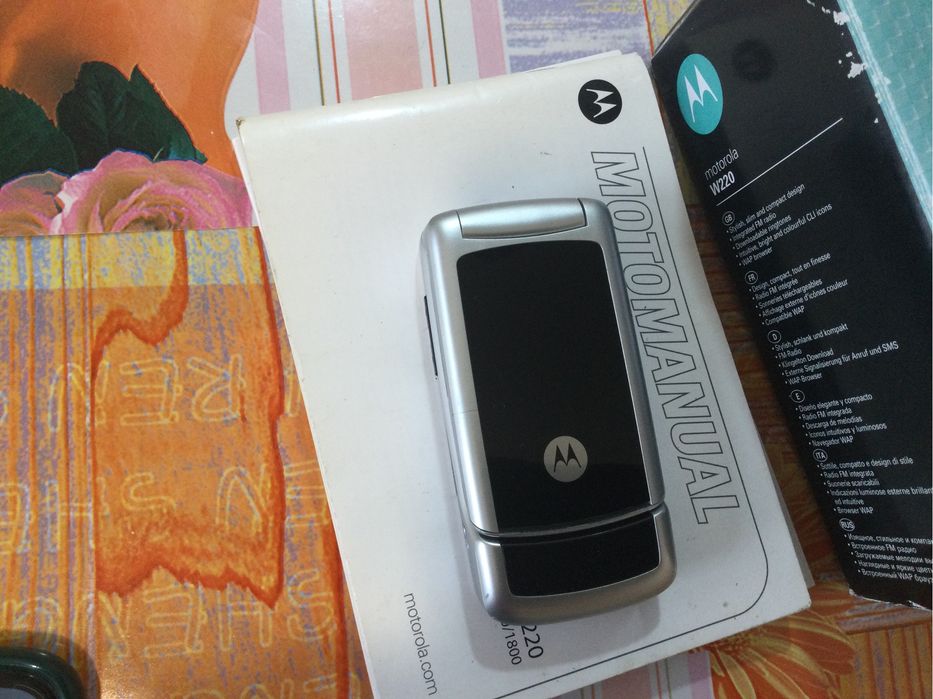 Кнопочный телефон Моторола w220