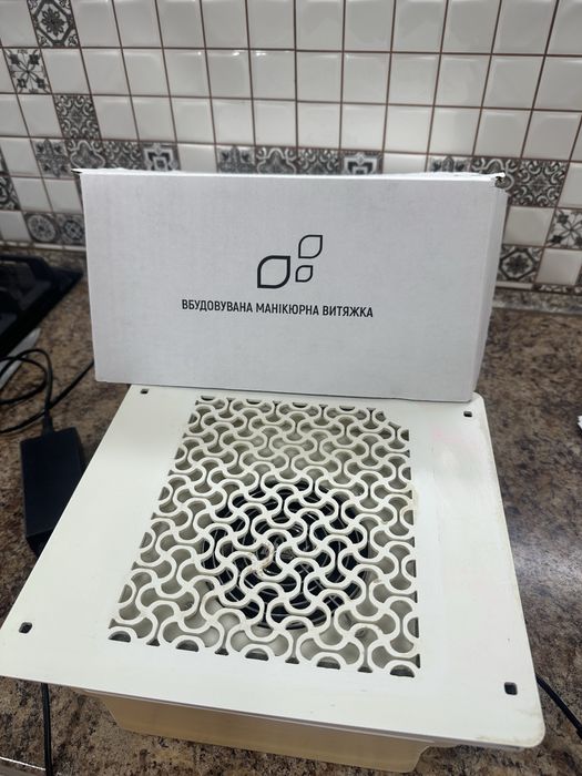 Вбудовувана манікюрна витяжка Teri 800 біла (решітка біла)